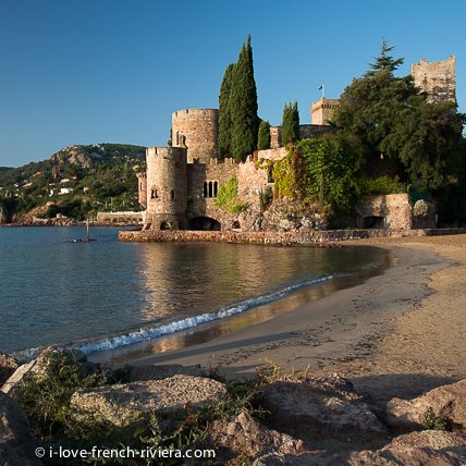 The castle of La Napoule is reflected in the calm waters of the Gulf for 600 years.
